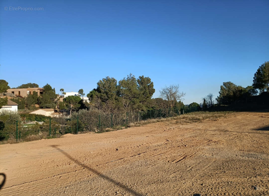 Construisez dans le quartier prisé de la Pinède ! - photo 5