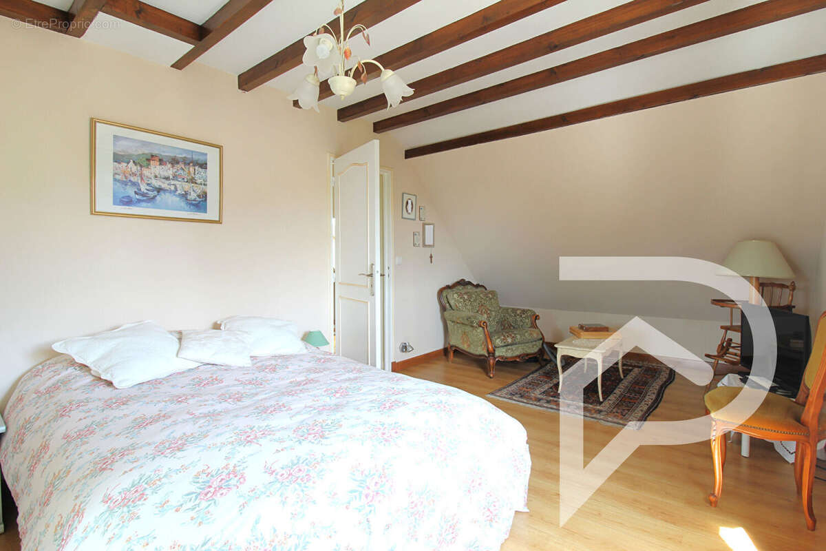 Maison à CHEVRIERES