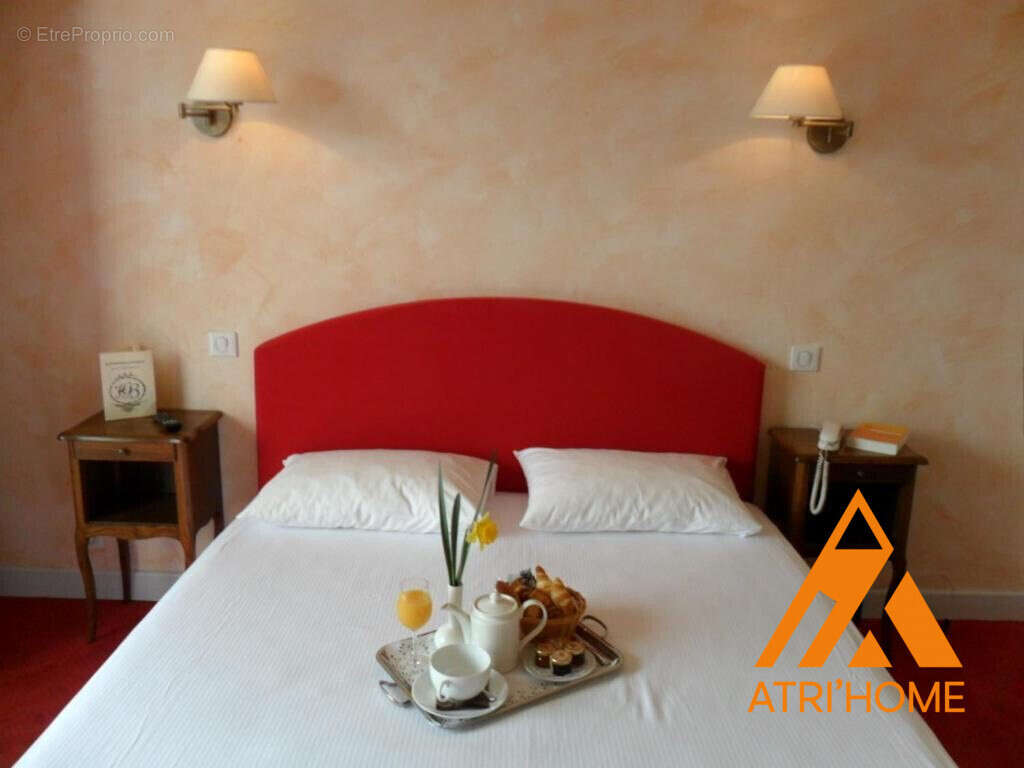 Commerce à VIC-SUR-CERE