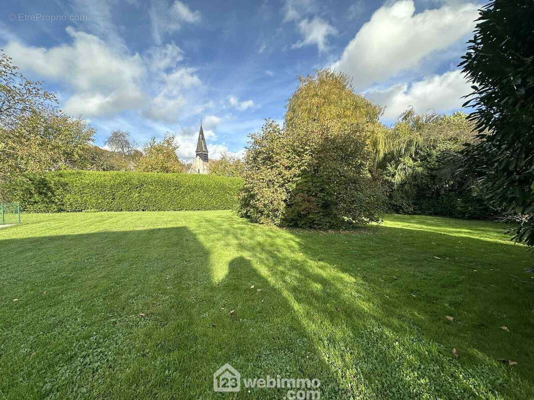 Son joli terrain entièrement clos et ... - Maison à ORGEVAL