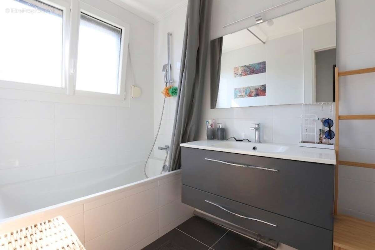 Maison à vendre 6 pièces avec garage en sous sol et jardin plat SAINT MARTIN SUR LE PRE (51) - photo 22