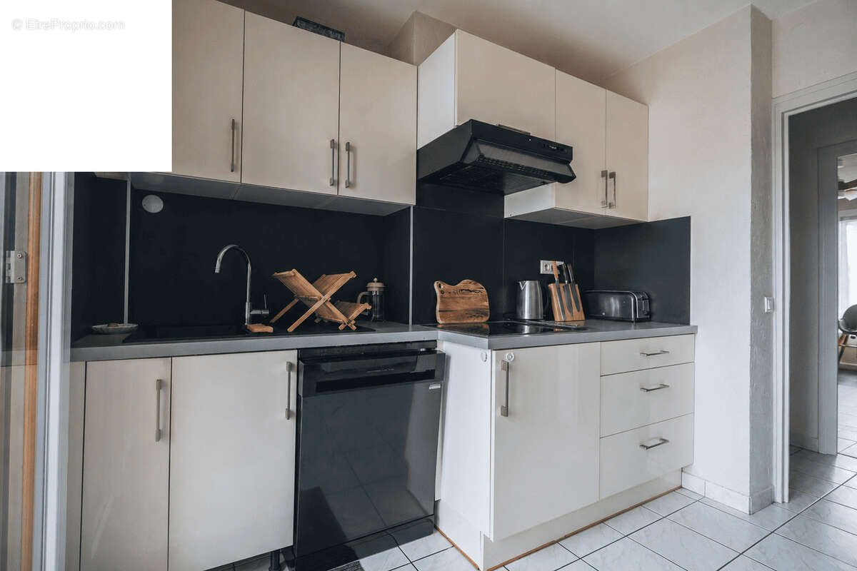 Appartement T4 de 68.50m2 à rafraîchir - 2 balcons - 1 cave - photo 5