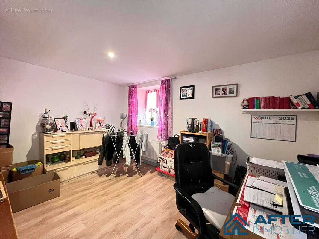 Appartement à MAIZIERES-LES-VIC