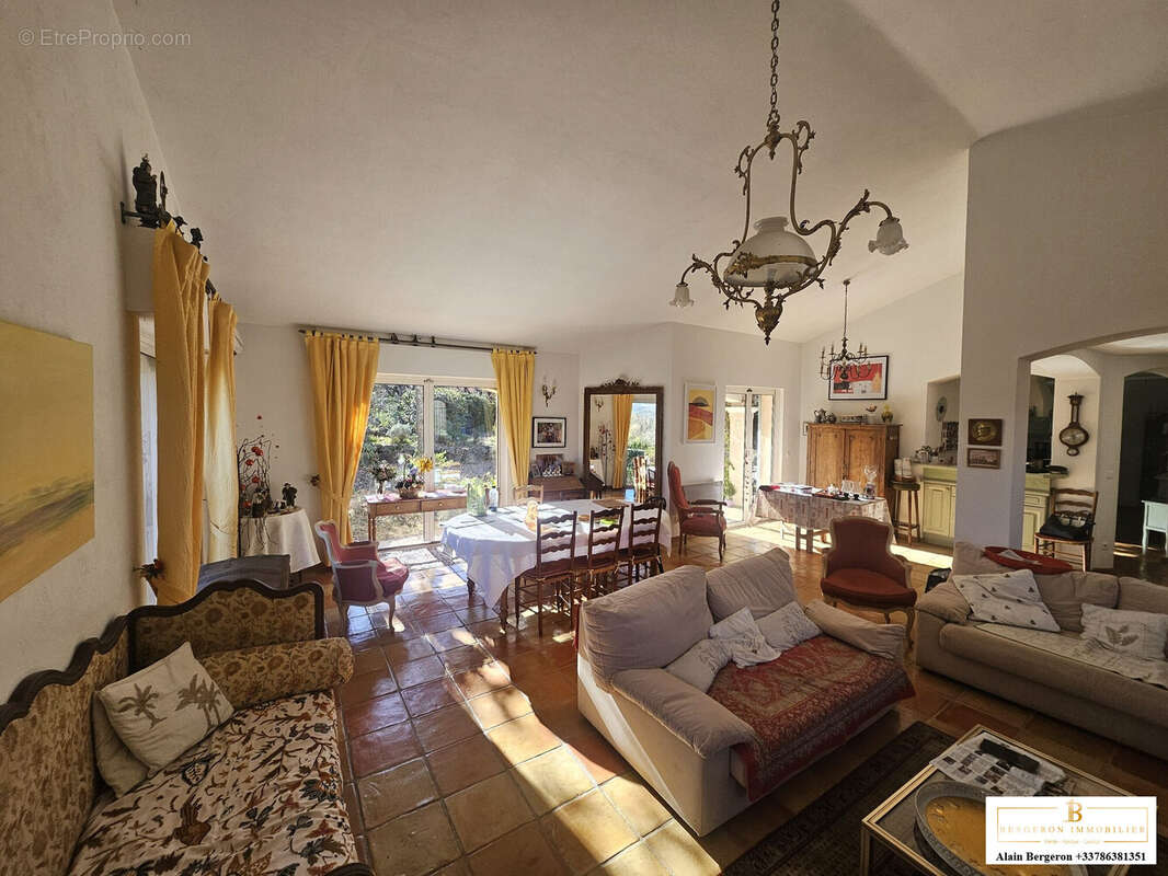 Maison à SAINT-CEZAIRE-SUR-SIAGNE