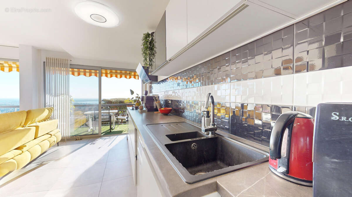 Appartement à VALLAURIS