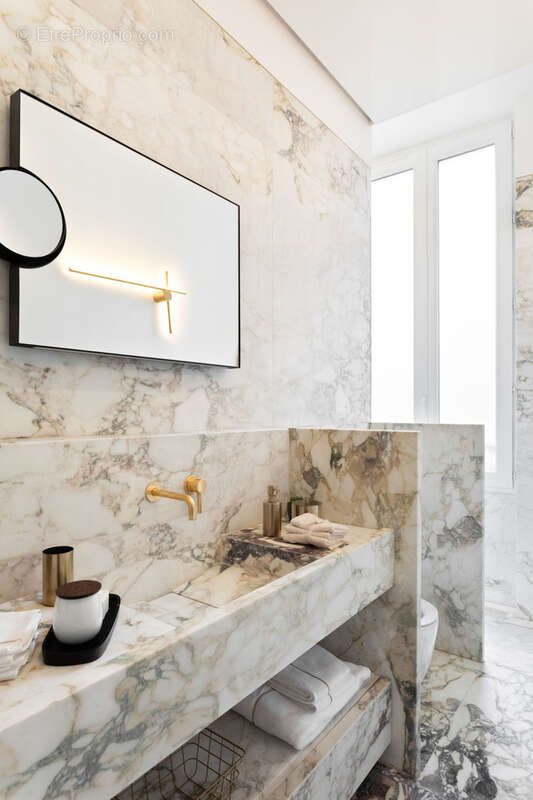 Appartement à PARIS-8E