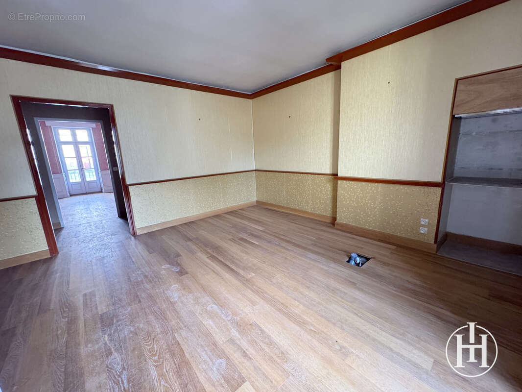 Appartement à CERILLY