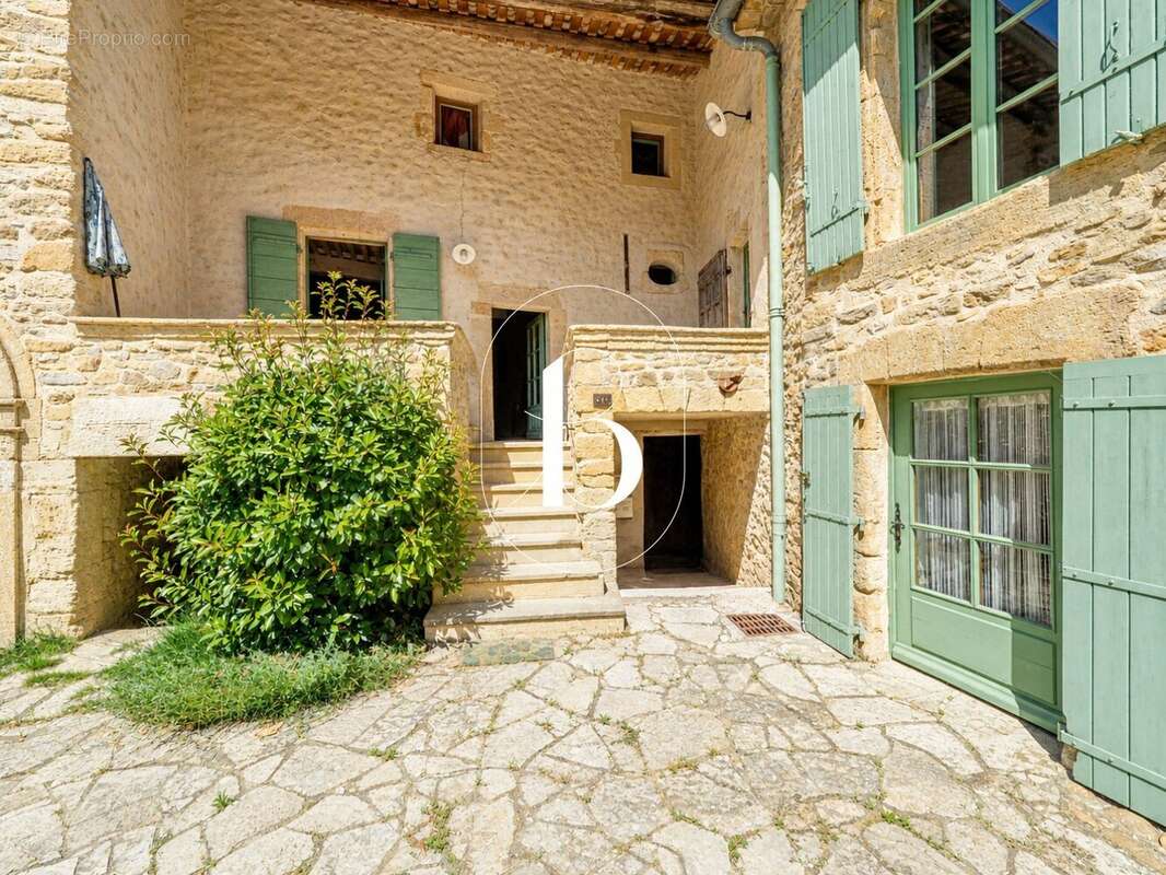 Maison à SAINT-VICTOR-LA-COSTE
