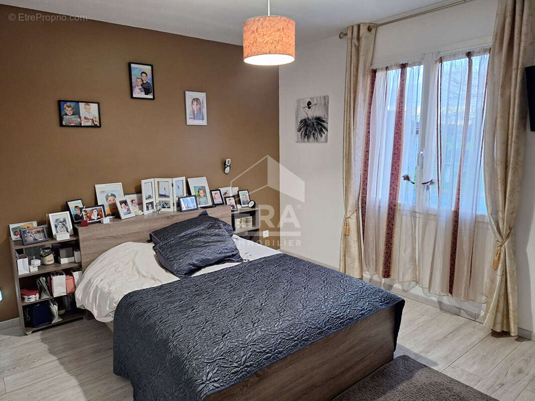 Maison à LA ROCHE-CHALAIS