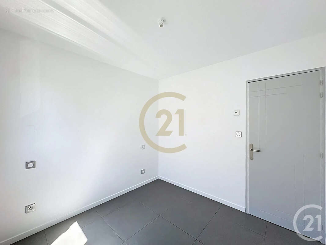 Maison 216 m² à Aramon  - photo 11