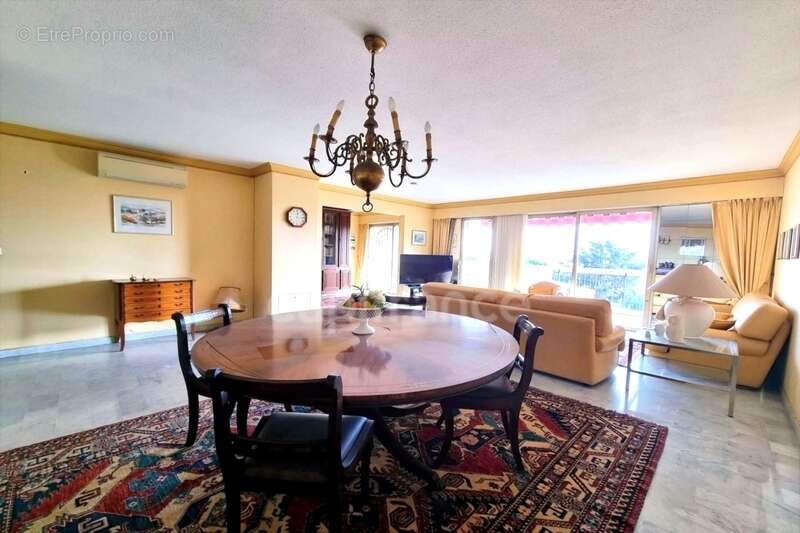 Appartement à VALLAURIS