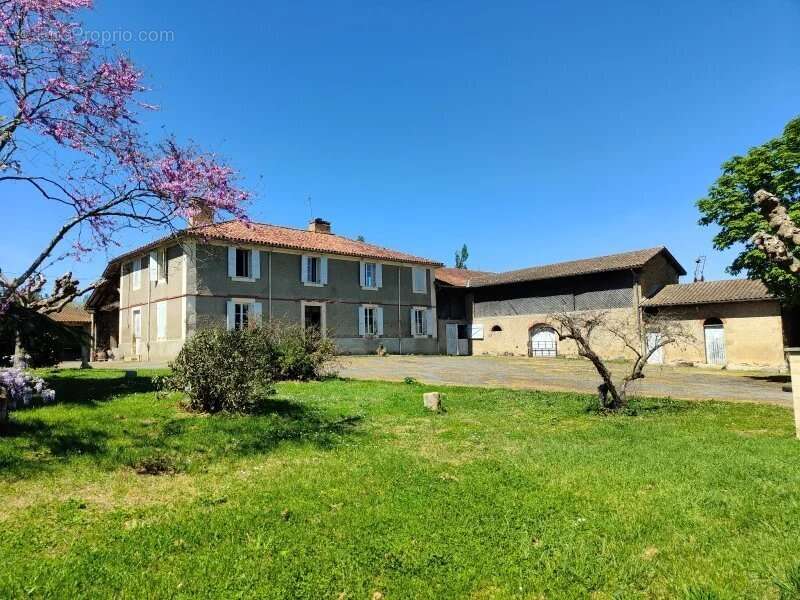 Maison à SEISSAN