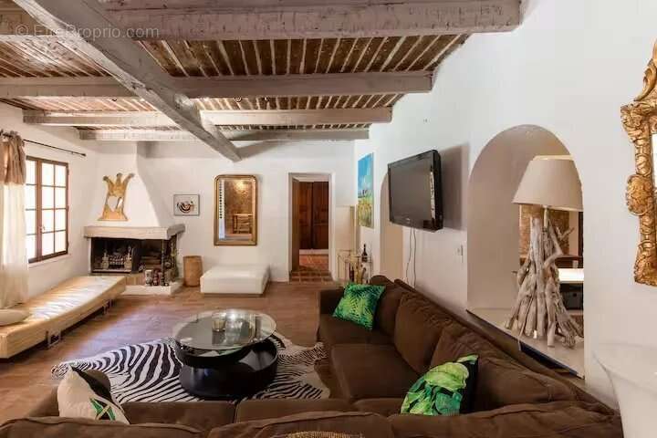 2 immeubles a renover avec piscine cannes - photo 3