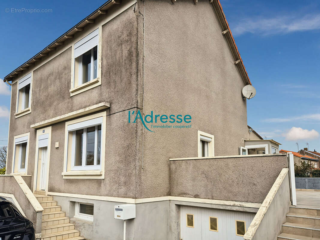 Maison à MONTREVAULT