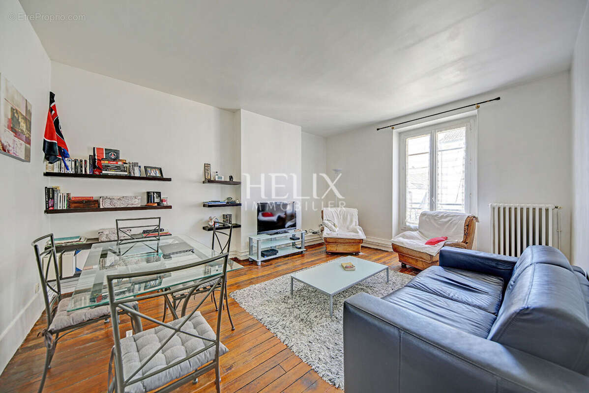Appartement traversant 2 pièces beaux volumes à 5 mn du RER A Saint Germain en en Laye - photo 2