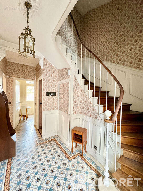 Fontainebleau rue Pasteur. Maison de famille jardin parkings - photo 12