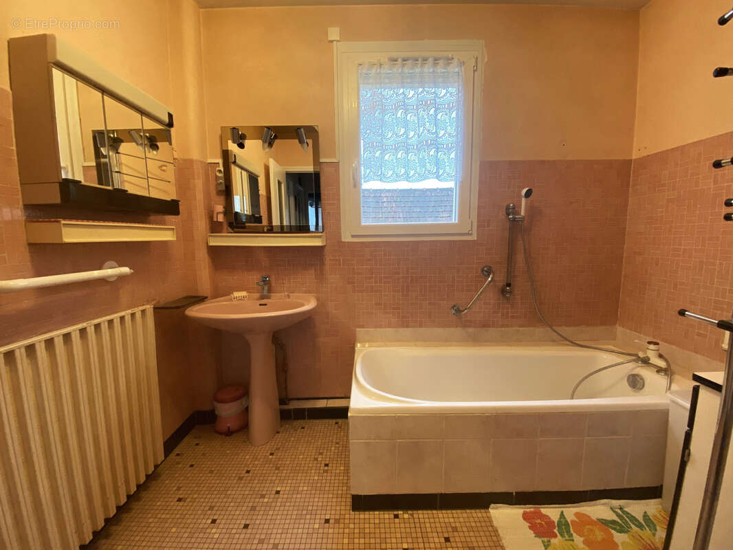 Maison à SAINTE-GENEVIEVE-DES-BOIS