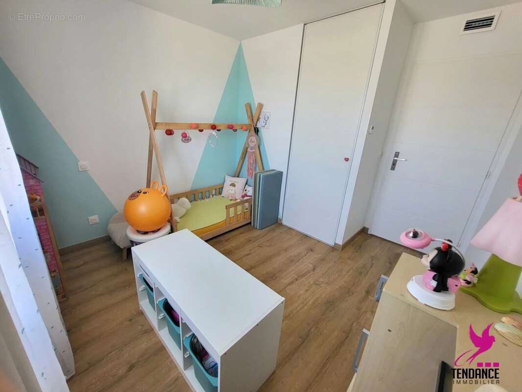 Superbe Villa avec garage et piscine. - photo 11