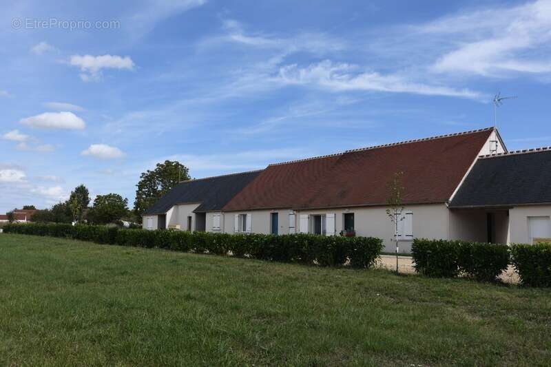 Appartement à LA CELLE-SAINT-AVANT