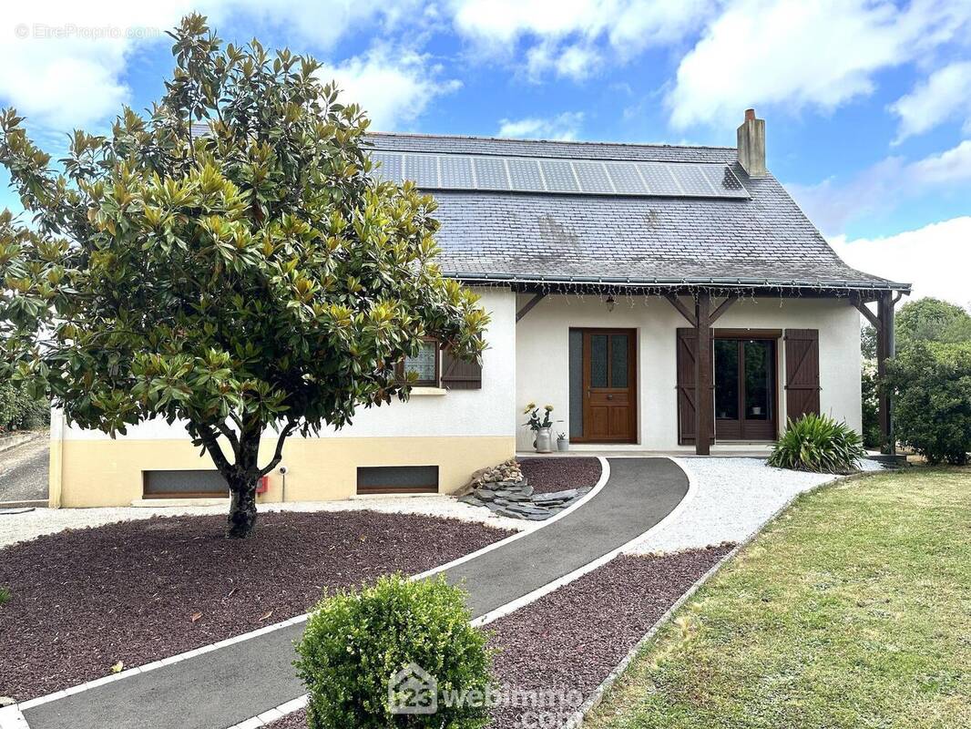 Maison de 207m2. - Maison à MAZE