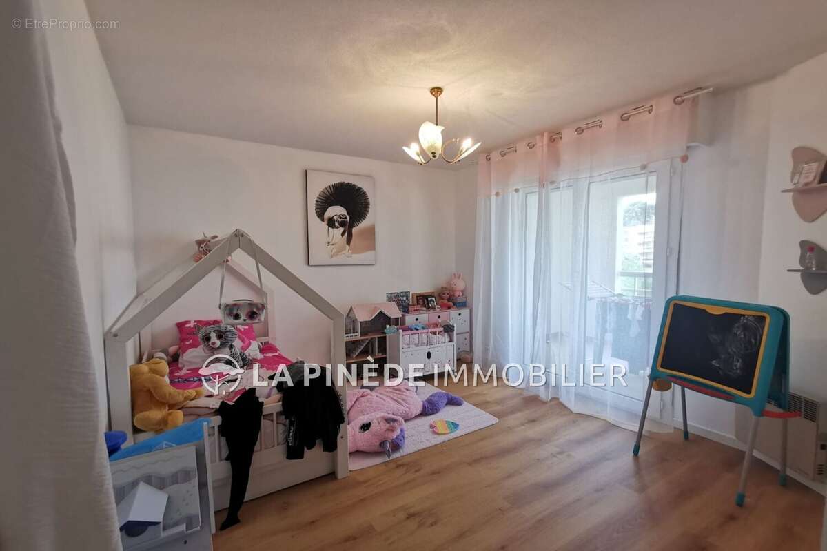 Appartement 49 m² à Saint-Laurent-Du-Var  - photo 6
