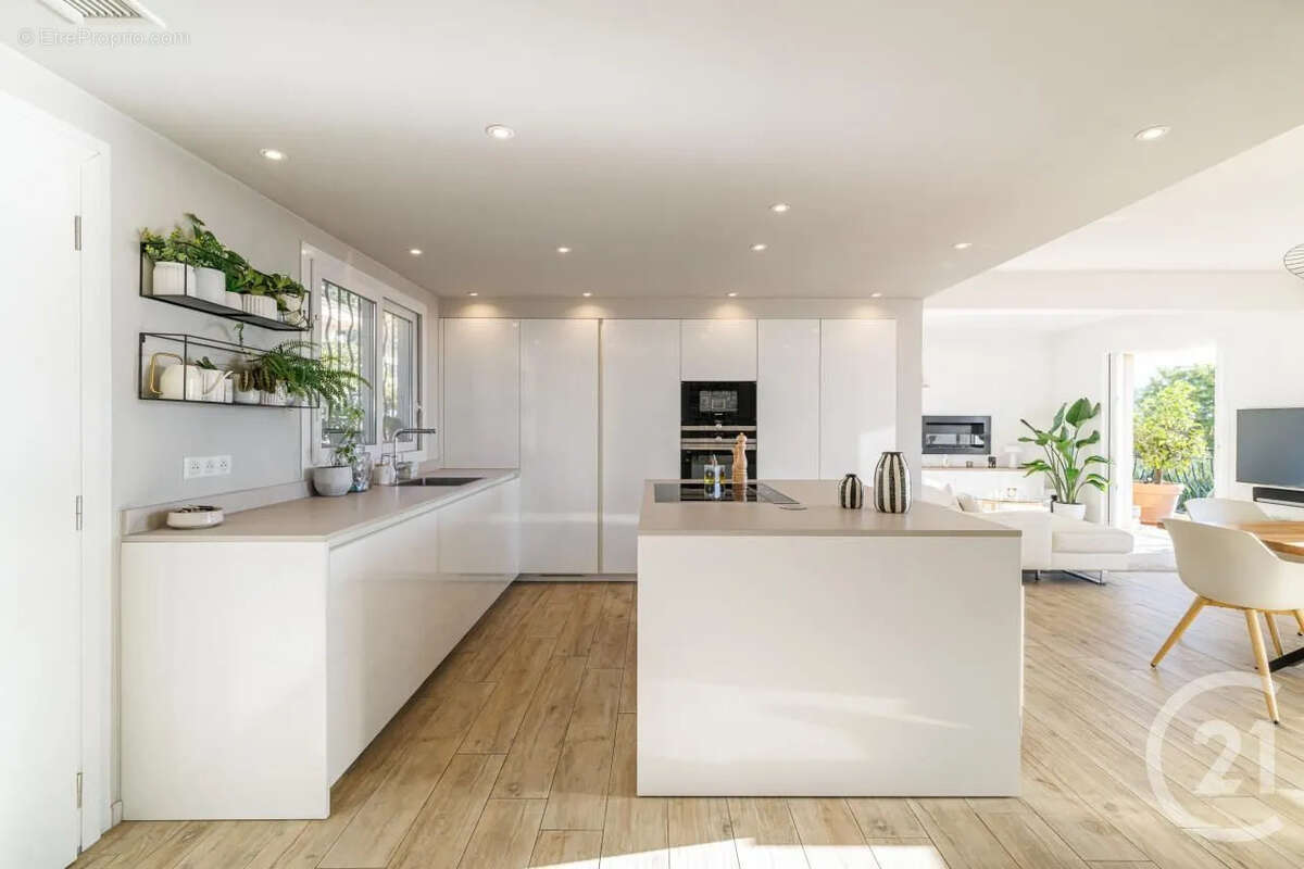Appartement à EZE