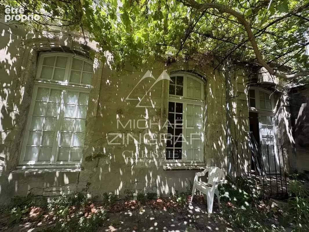 Avignon intra-muros, Ensemble immobilier avec jardin et garage à rénover - photo 3