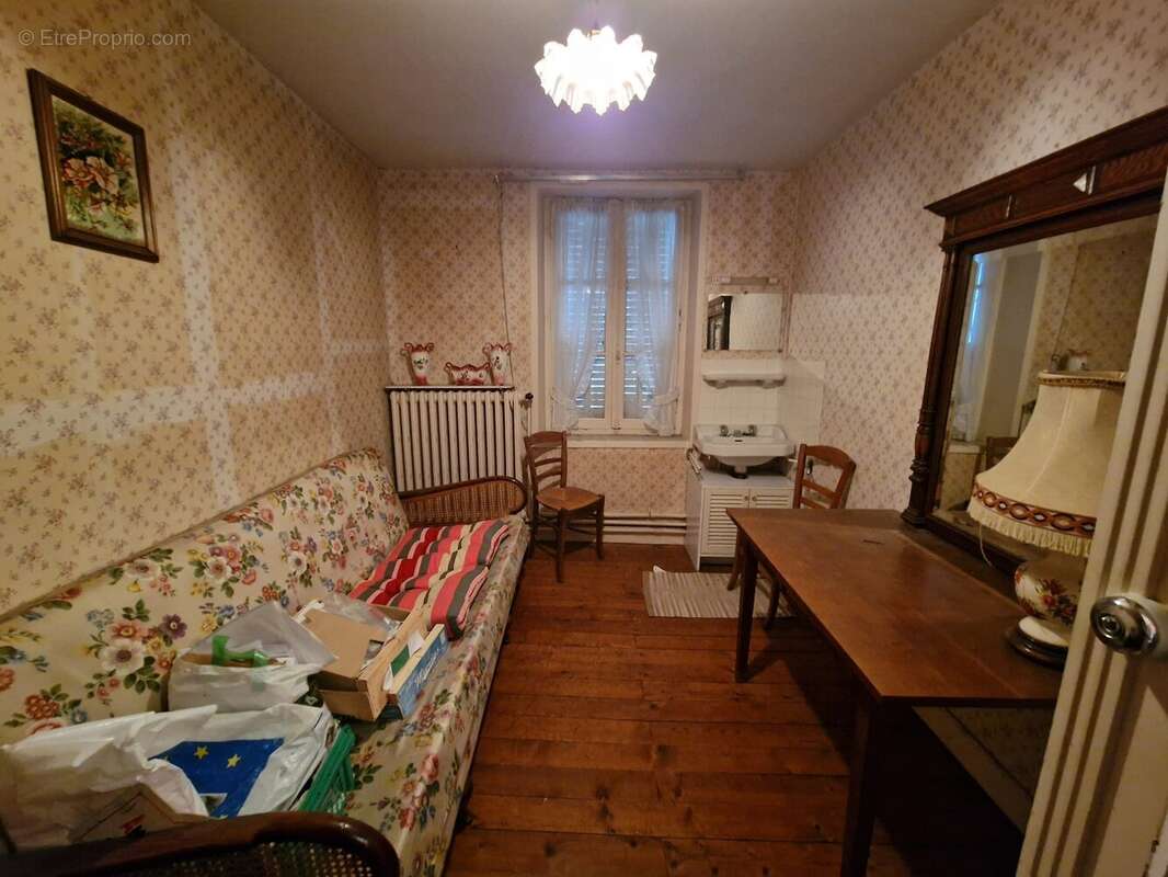 Maison à VILLAINES-LES-ROCHERS