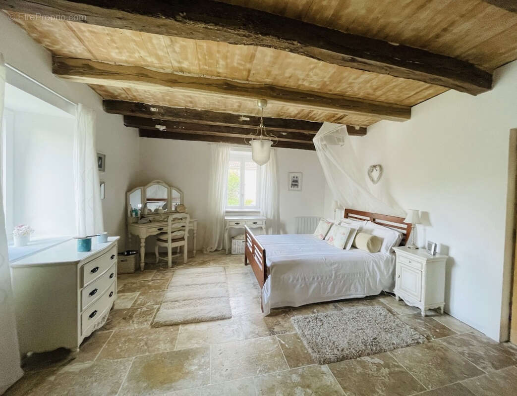 Maison à AUBETERRE-SUR-DRONNE