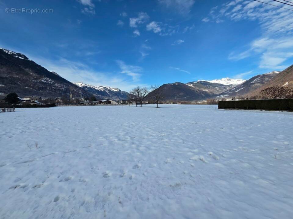 Terrain à SAINTE-MARIE-DE-CUINES