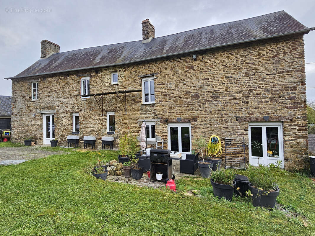 Maison à MENIL-HUBERT-SUR-ORNE