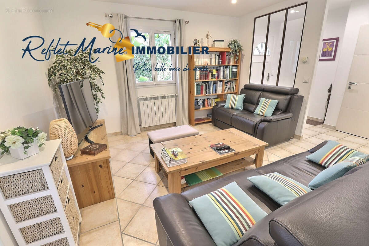 Maison à SAINT-CYR-SUR-MER