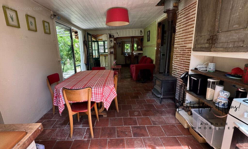 PIÈCE DE VIE DEPUIS LA CUISINE - Maison à BAZAS