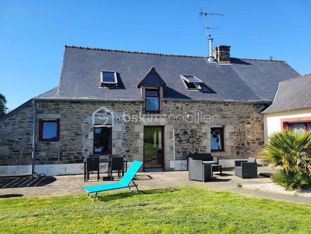 Maison à PLOUGUENAST