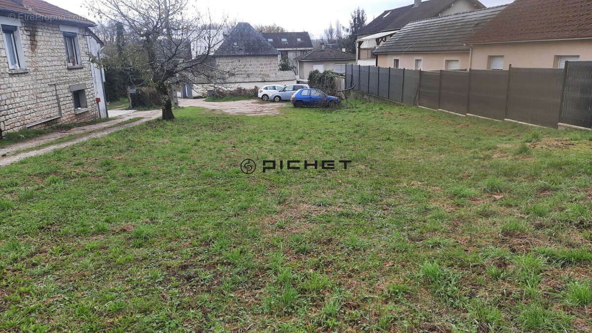 Terrain à MALEMORT-SUR-CORREZE