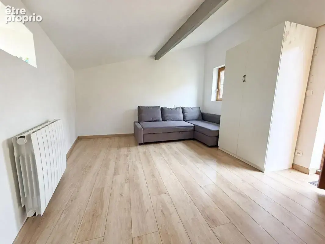 Maison avec véranda, annexe et jardin paysager de 3 130 m² - photo 11