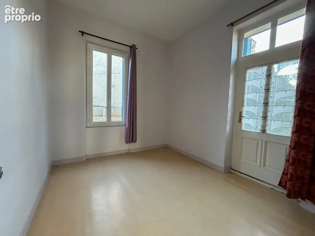 Appartement 5 pièces 70 m² à vendre à Neris-Les-Bains (03310) - photo 8