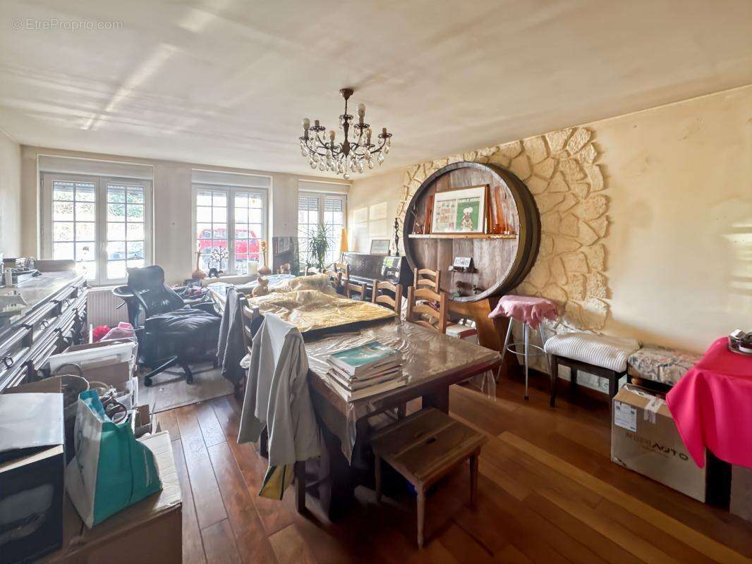 Maison à SAINT-ETIENNE-LA-THILLAYE