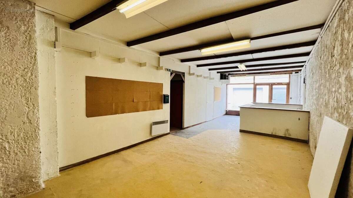 Grand Local en R+1 de 209 m² - Centre-ville - photo 2