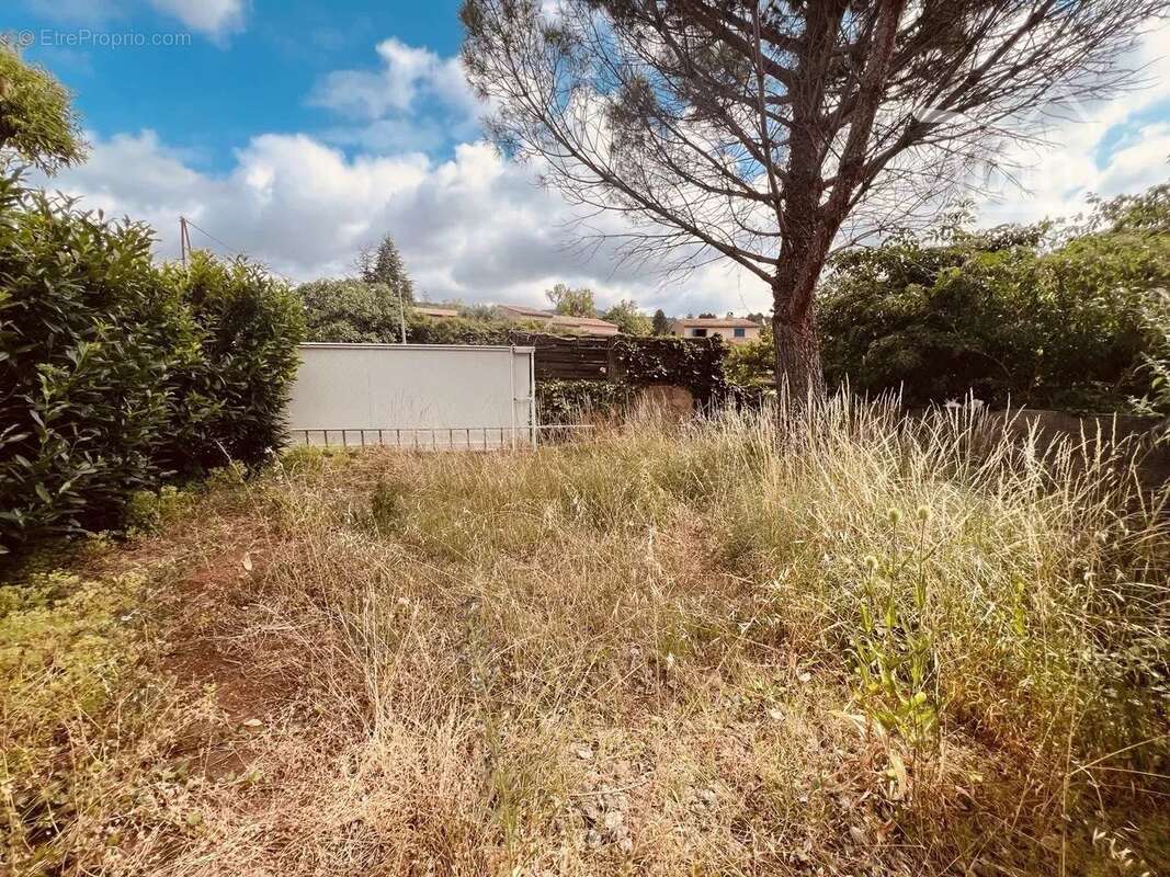 A vendre une grande maison avec jardin et garage - photo 20