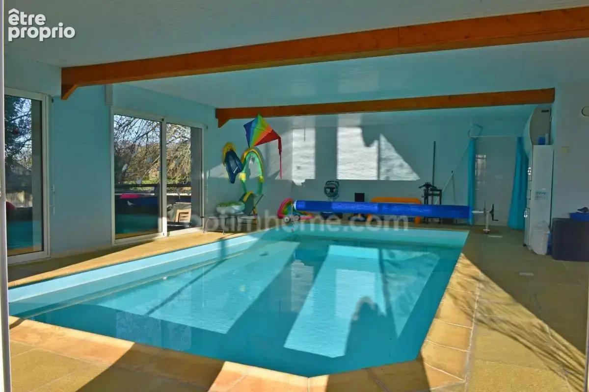 Maison familiale de plain-pied avec grande piscine intérieure, aux portes de la Gacilly - photo 8