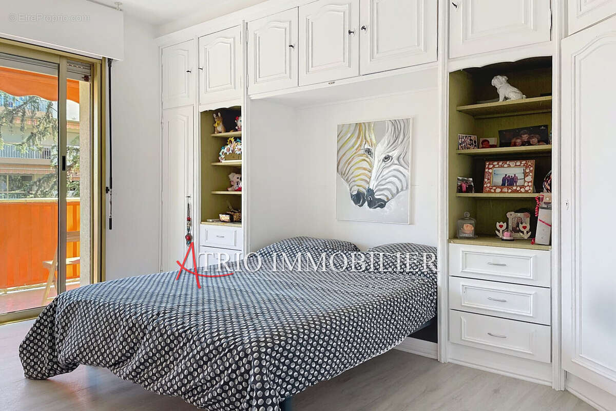 Appartement à SAINT-LAURENT-DU-VAR
