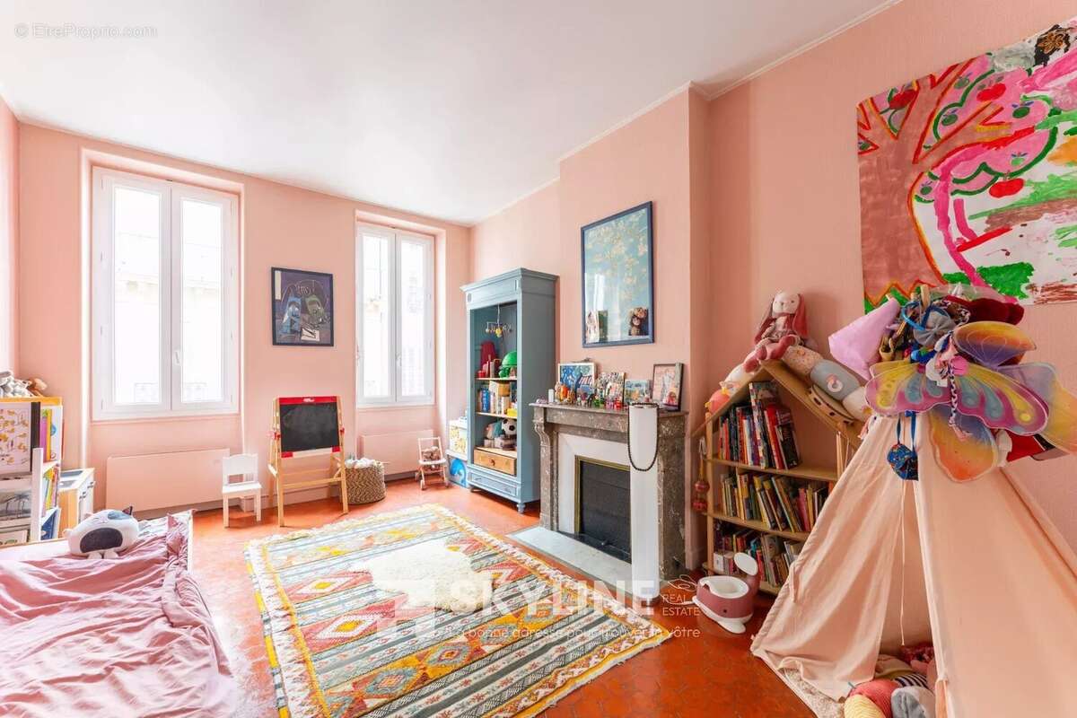 Appartement à MARSEILLE-1E