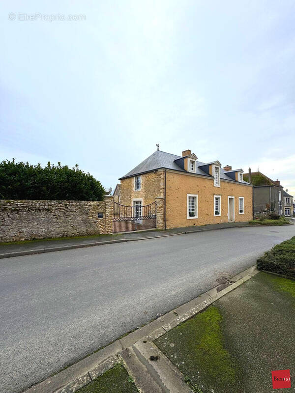 Maison à SAINT-OUEN-EN-CHAMPAGNE