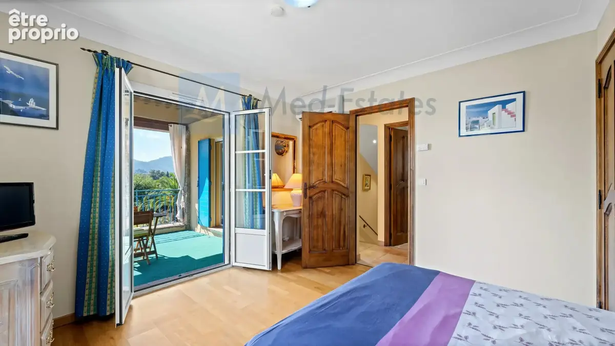 Splendide propriété provençale avec vue panoramique sur le Massif des Maures, sur un terrain plat de 3 000 m² - photo 16