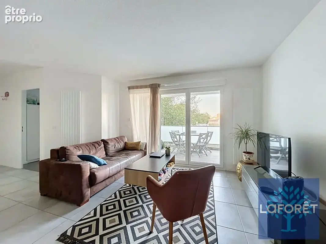 Appartement T4 76 m² + 2 places de parking + Balcon - photo 2