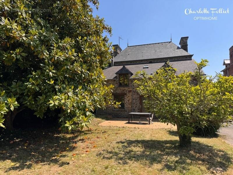 Maison à LE MINIHIC-SUR-RANCE
