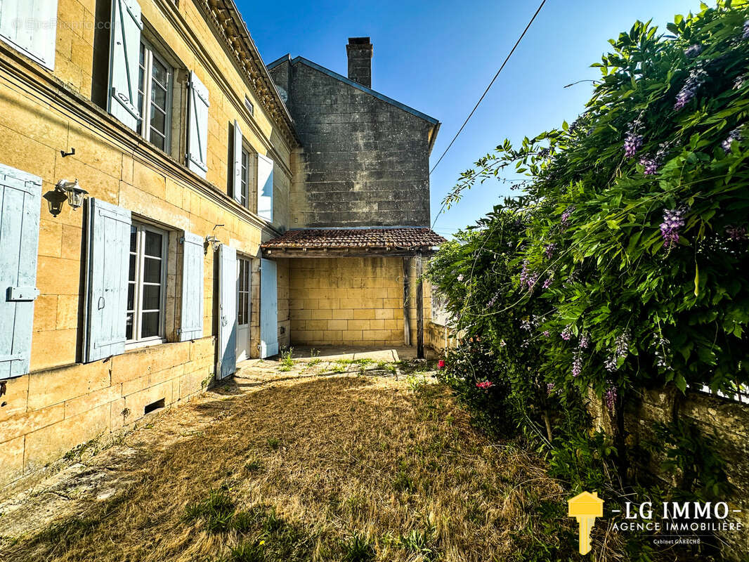 Maison à CHAMPAGNOLLES