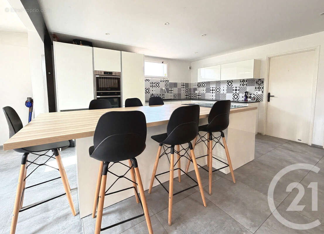 Maison 120 m² à Begles  - photo 4