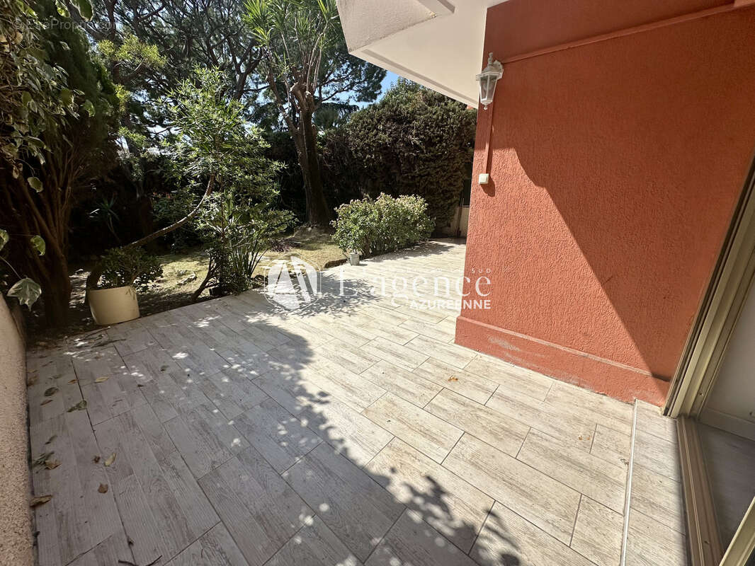Appartement à SAINT-LAURENT-DU-VAR